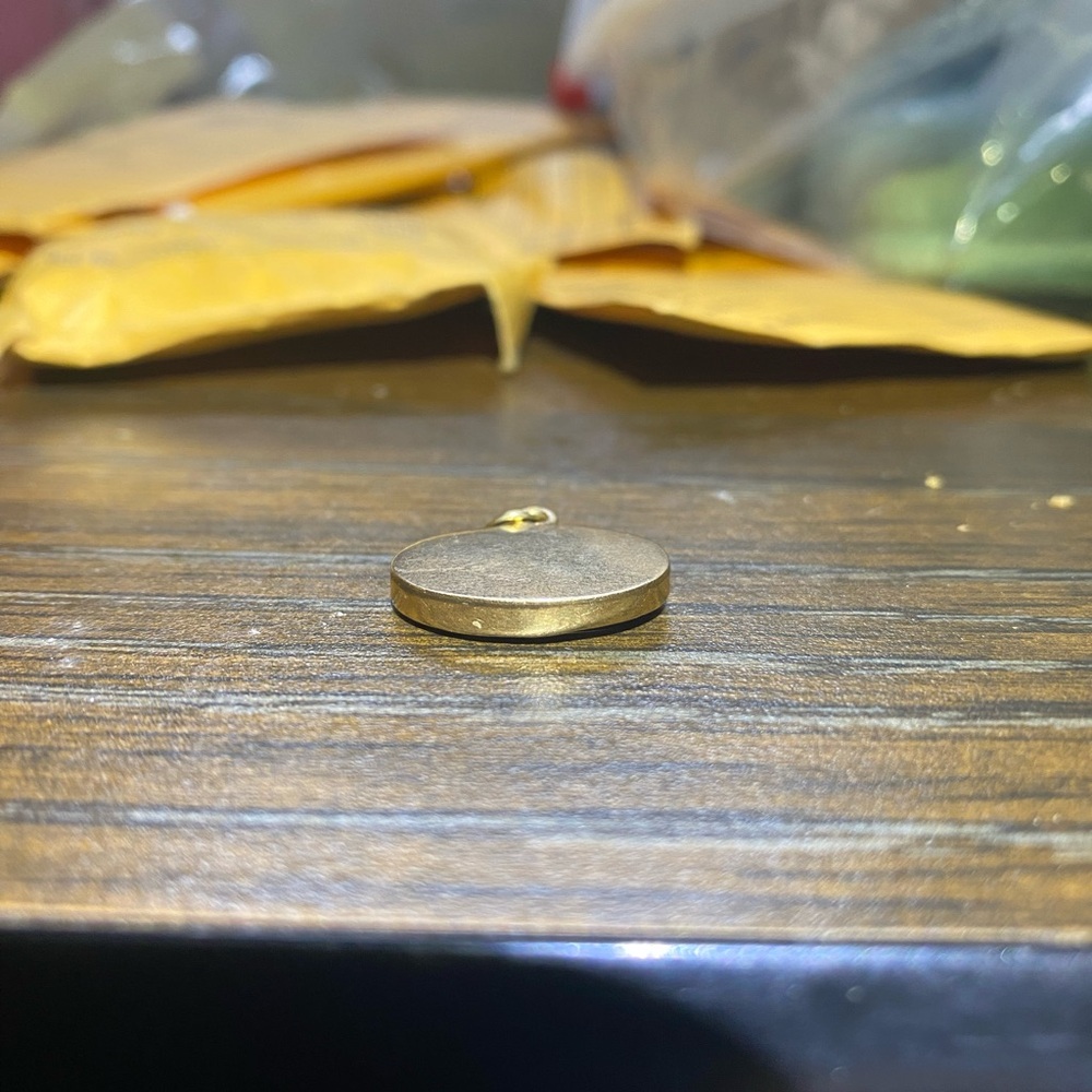 14k yellow gold cameo Venus Pendant - Picture 12 of 12